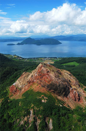 空から撮影された昭和新山