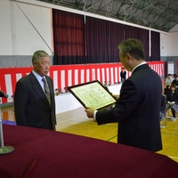 壮瞥高校より長谷川富雄さんへ感謝状贈呈