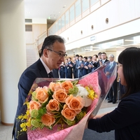 田鍋町長が初登庁