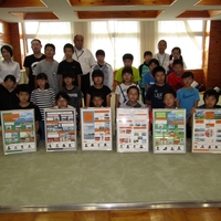 6年生が英語で壮瞥を紹介するポスターを作りました