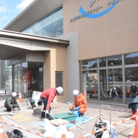 役場庁舎前の歩道を補修してくださいました