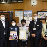 学校図書が贈呈されました