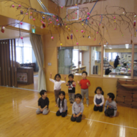 みんなでまゆ玉飾り