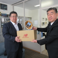 大谷翔平選手からグローブが寄贈されました