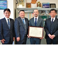 壮瞥中学校PTAに胆振管内教育実践表彰が授与されました