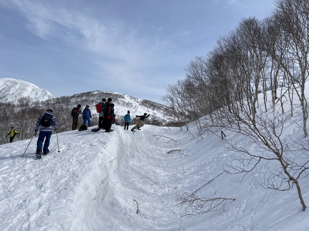 20220422_na_snowshoing_15.jpg