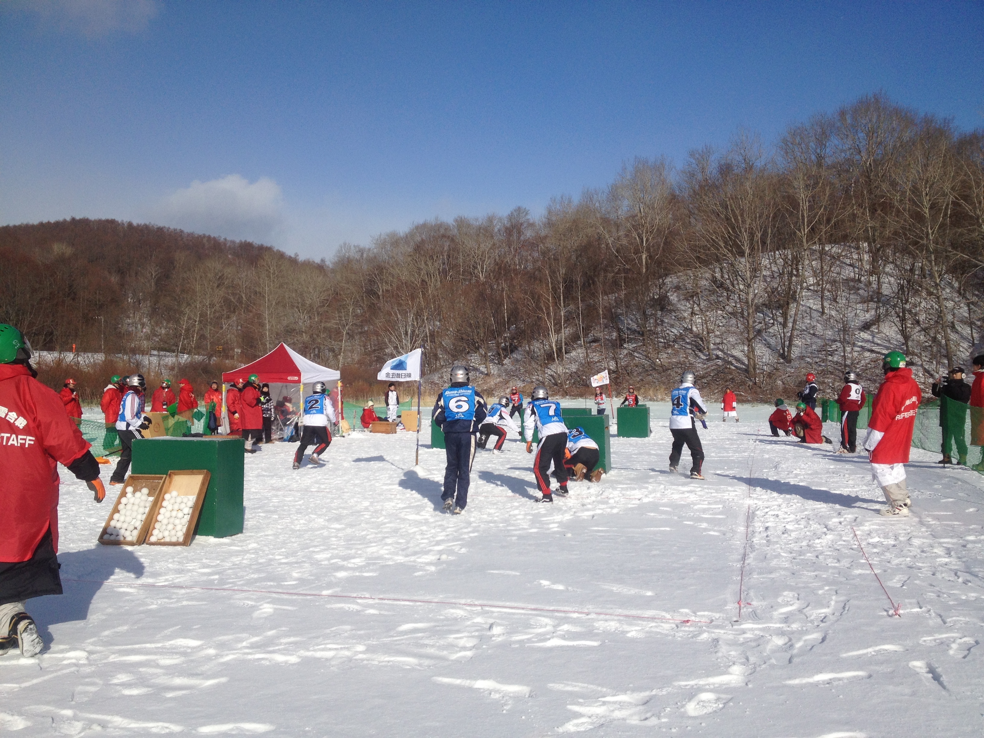 昭和新山で行われた雪合戦、胆振地区予選大会の写真