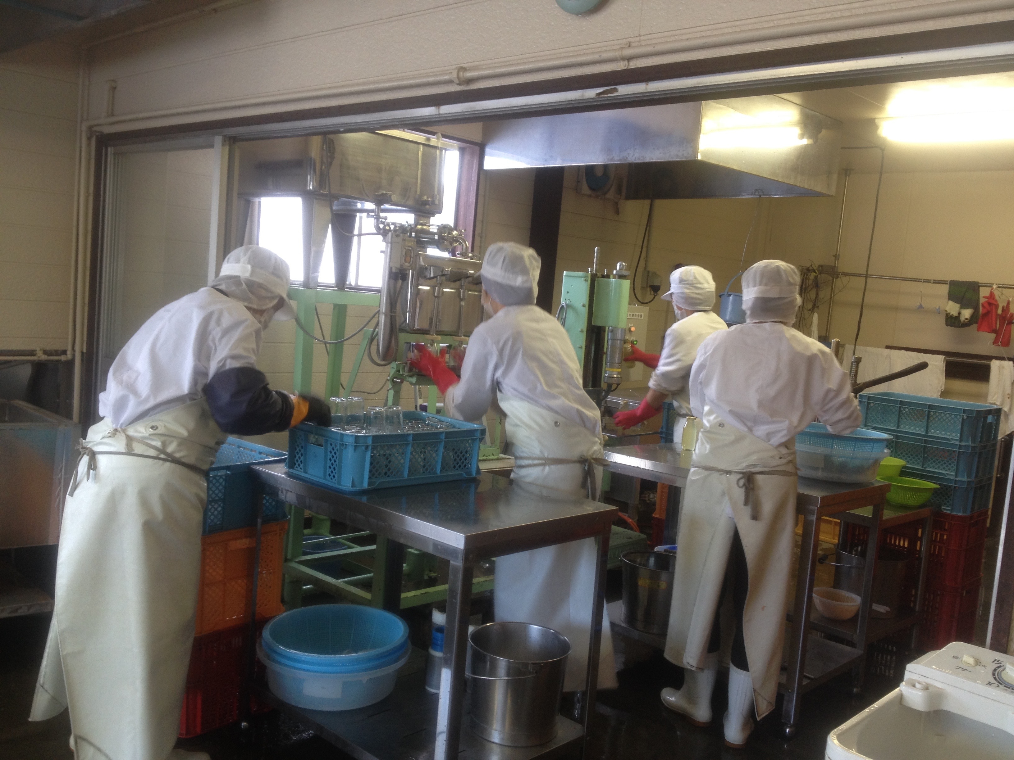 壮瞥町のリンゴジュースの加工現場